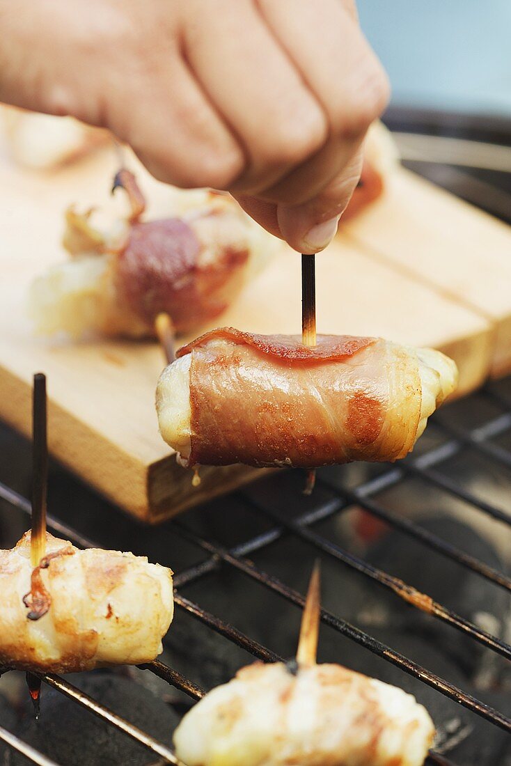 Hähnchen-Speck-Spiesschen auf dem Grill