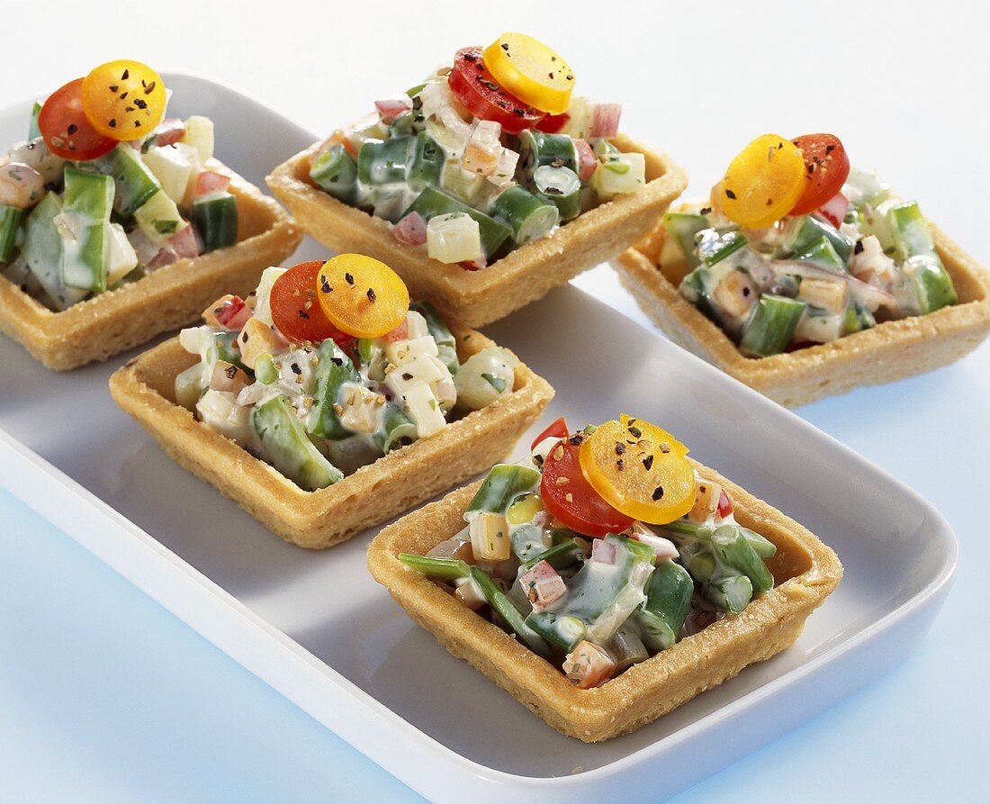 Vegetable salad in tart cases