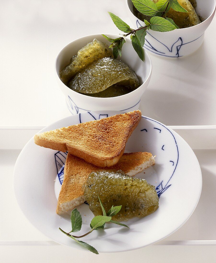 Cucumber jelly with toast triangles