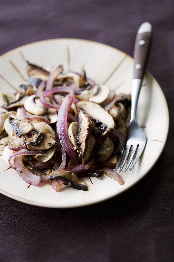 Pan-fried mushrooms and onions
