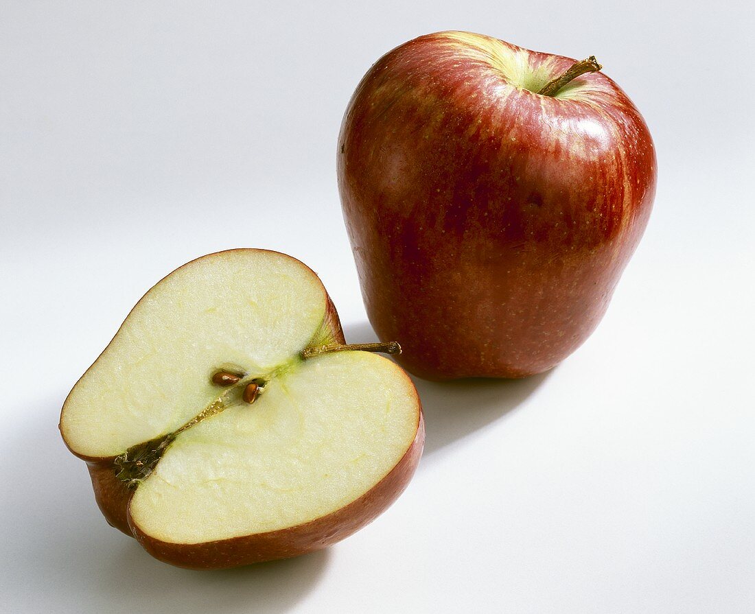Whole apple and half an apple (variety: Red Chief)