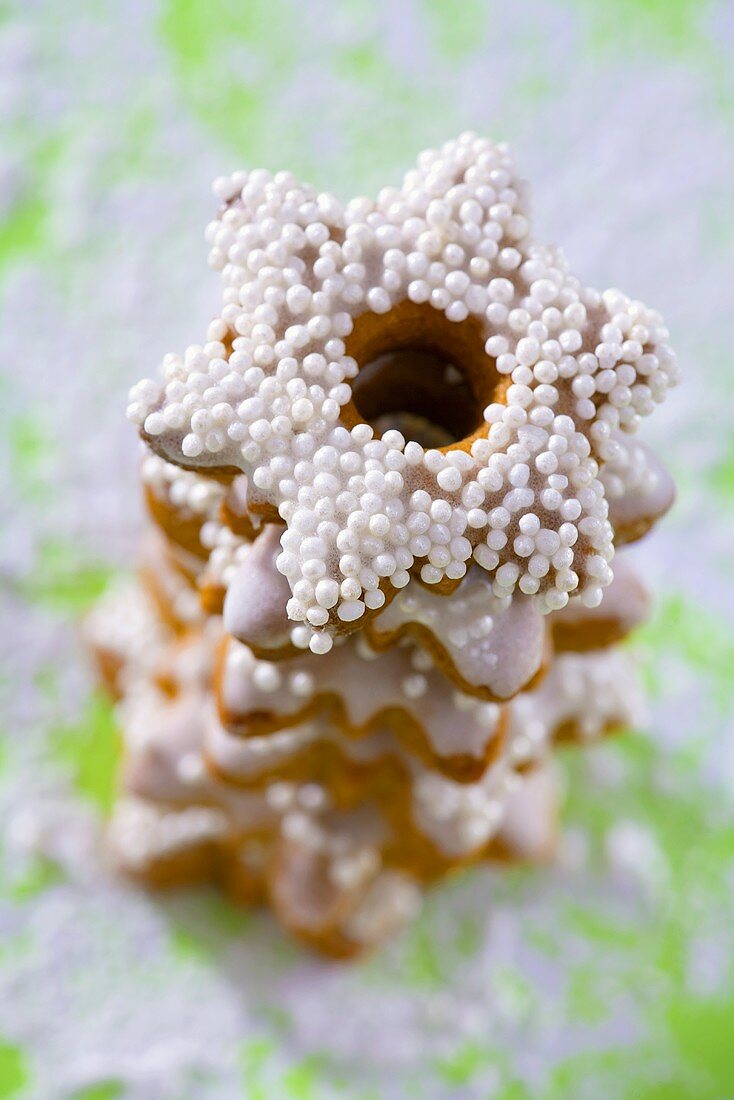 Iced star biscuits with sugar pearls