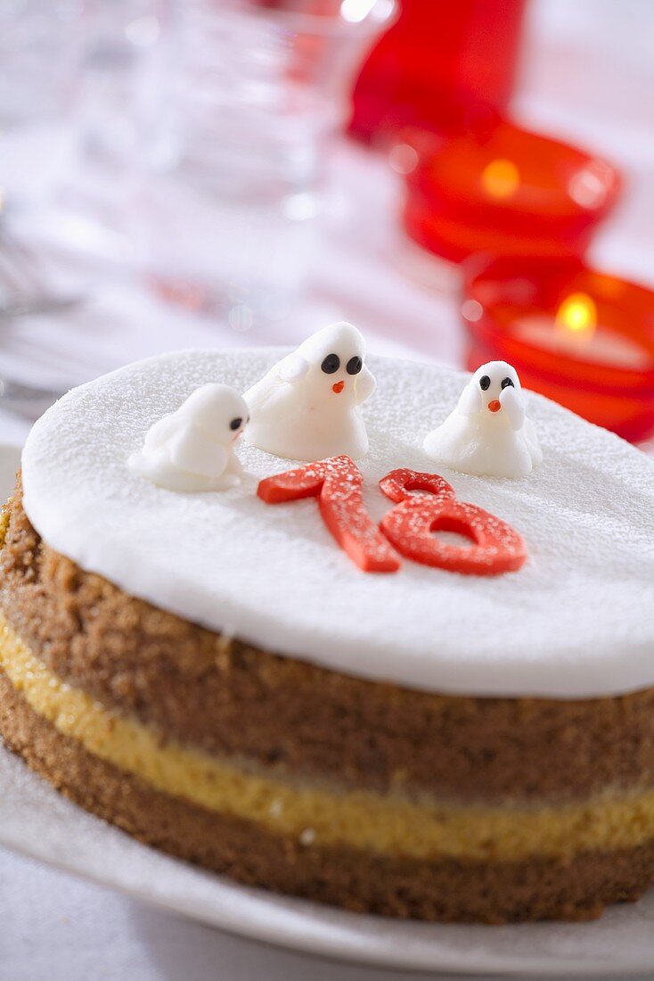 Kuchen mit Gespenstern aus Marzipan zum 18. Geburtstag