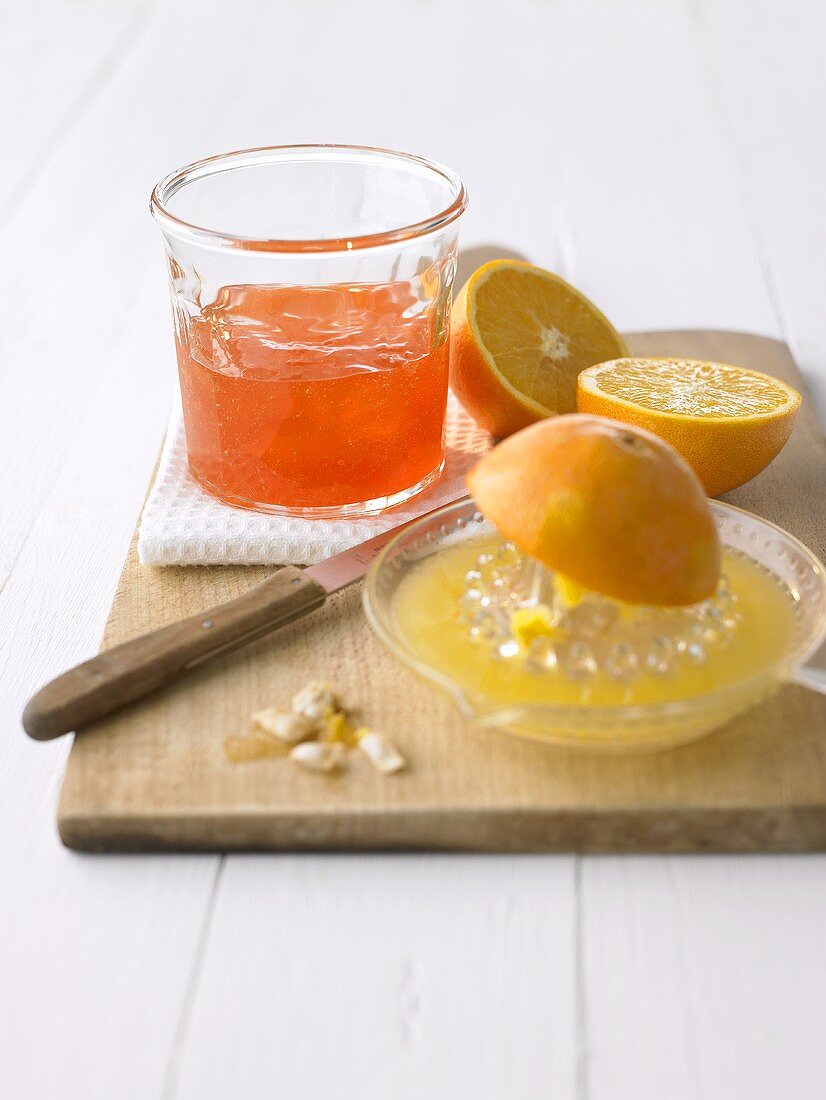 Orangen-Campari-Gelee, Zitruspresse