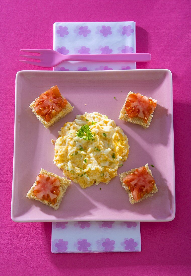 Scrambled egg and tomato snacks