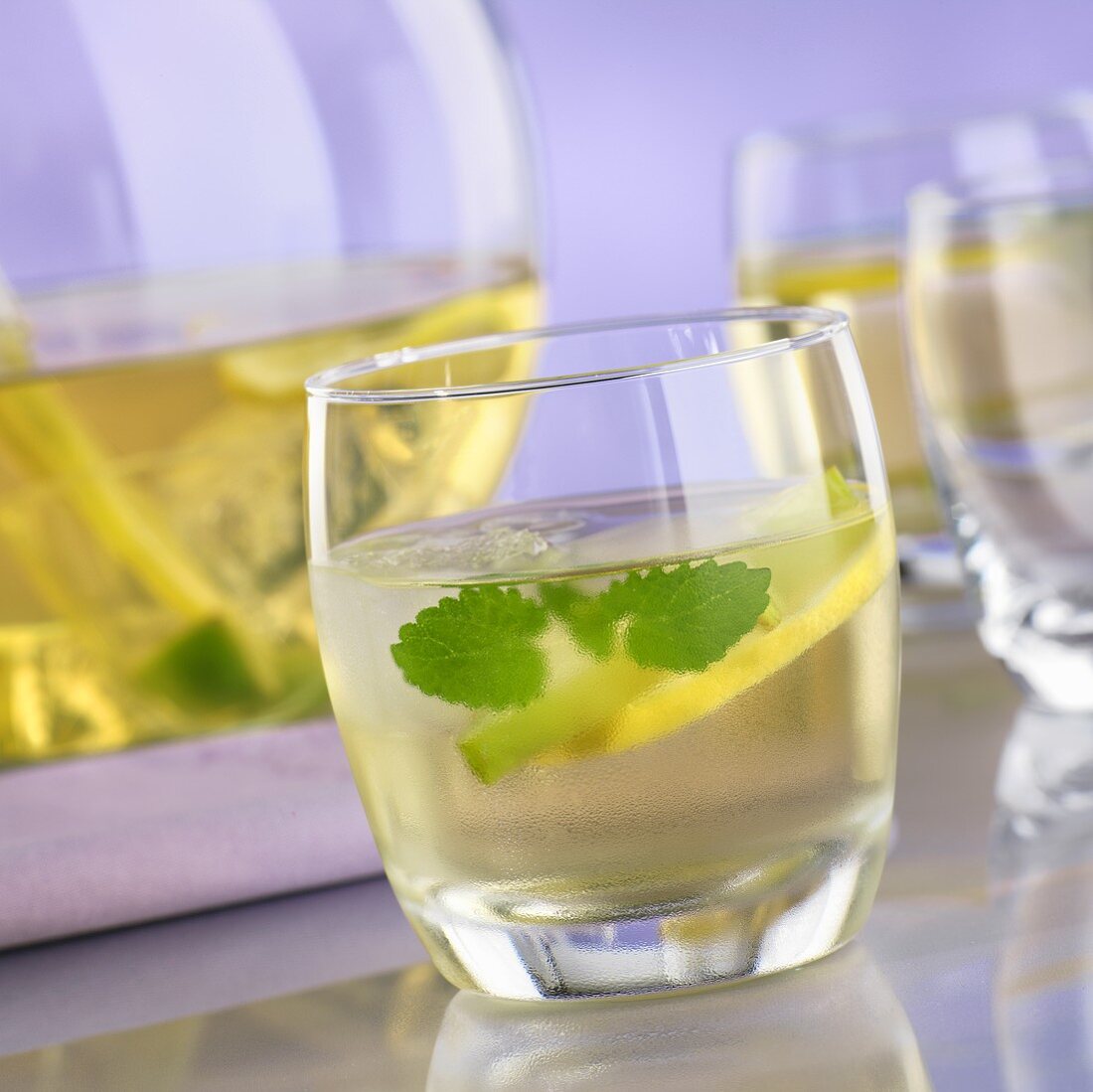 Lemon punch with mint