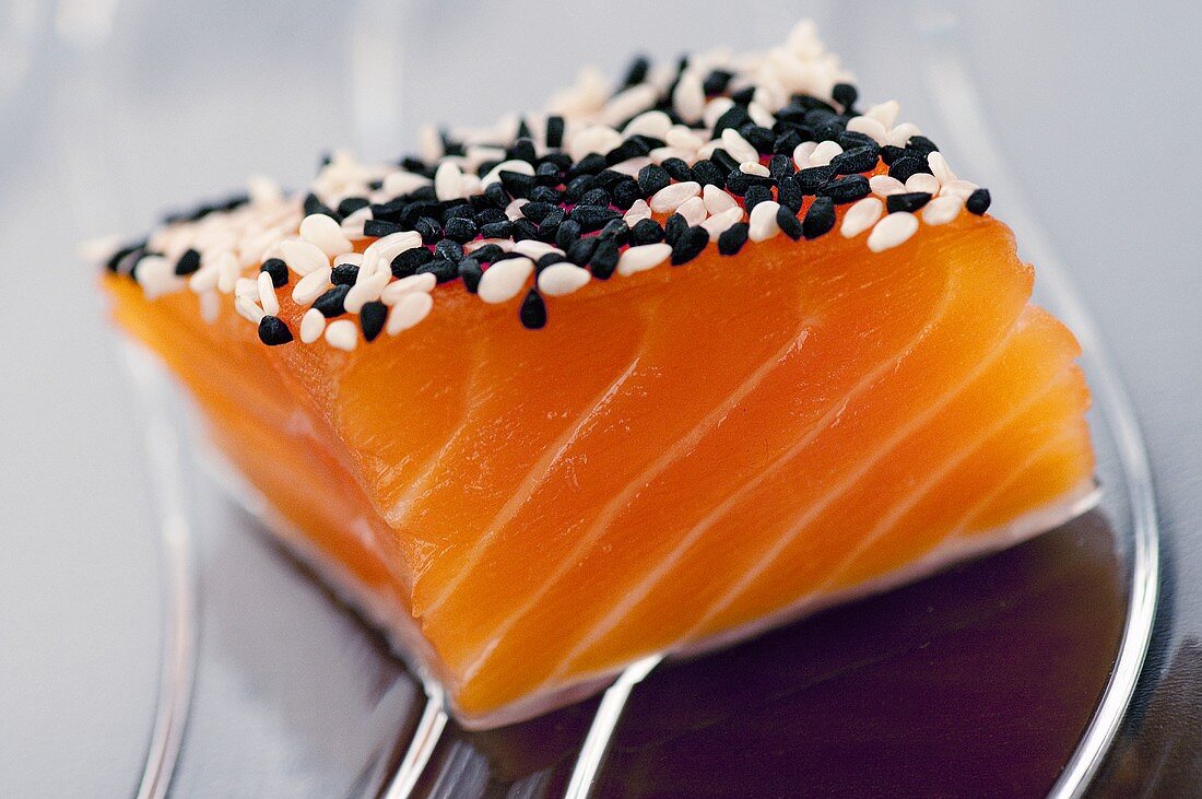 Salmon fillet with sesame seeds (Asia)