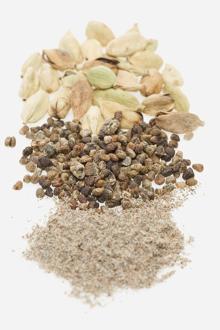 Cardamom (pods, seeds and powder)