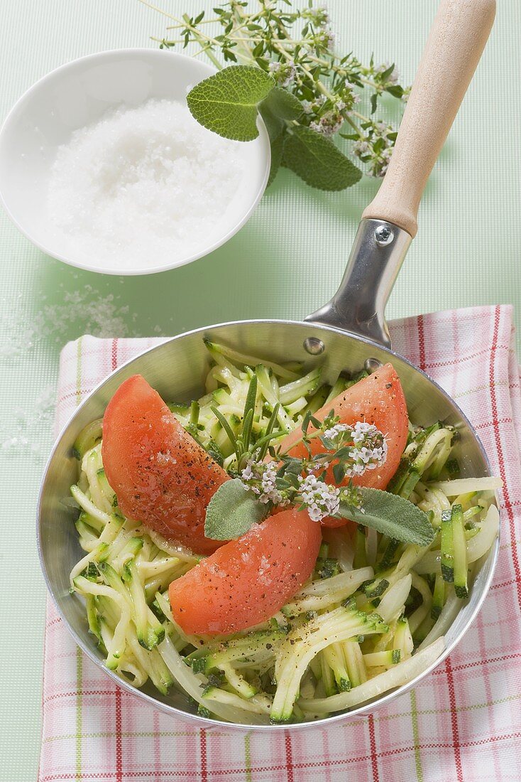 Sommergemüse (Zucchini mit Tomaten)