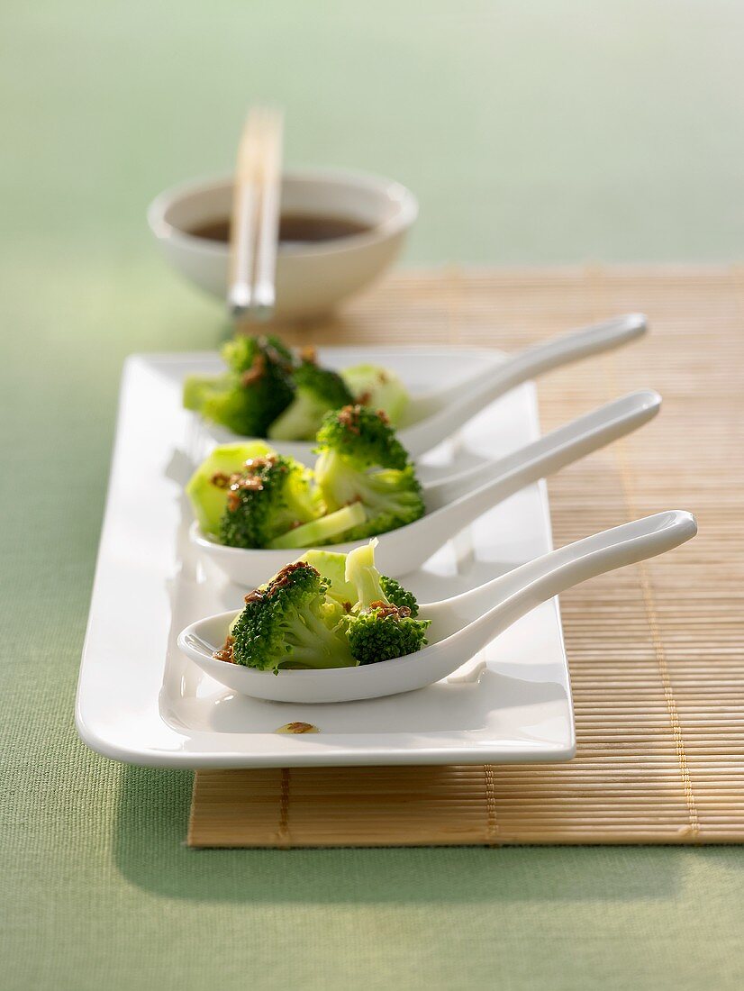 Stir-fried broccoli with garlic