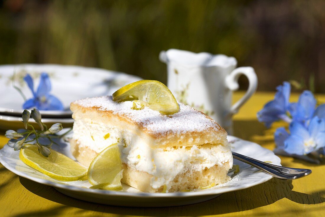 Zitronencremeschnitte im Freien