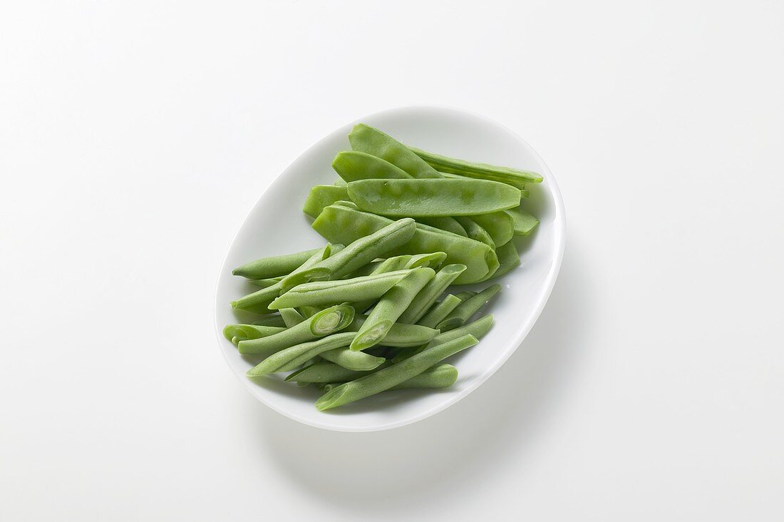 Trimmed beans and mangetout