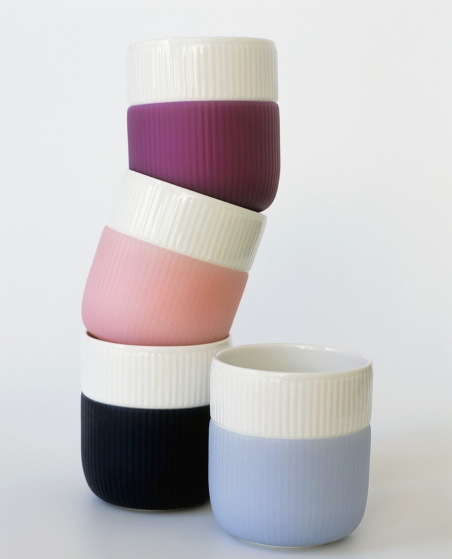 Four tea beakers in different colours