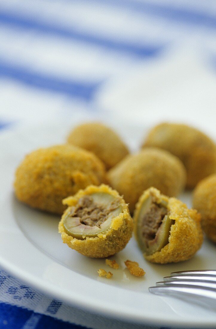 Olive ripiene (Stuffed olives in batter, Italy)