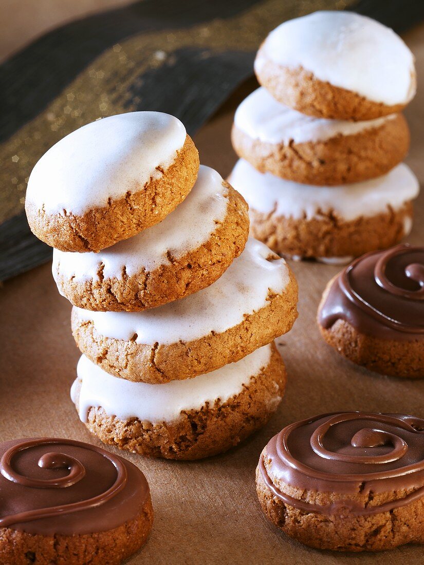 Silesian 'pepper nut' biscuits with a chocolate glaze and icing sugar