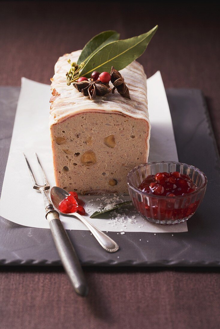 Bauernterrine mit Haselnüssen im … – Bilder kaufen – 355778 StockFood