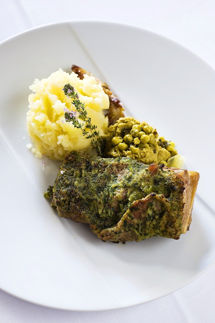 Lamm loin rack joint with herbs and mashed potato