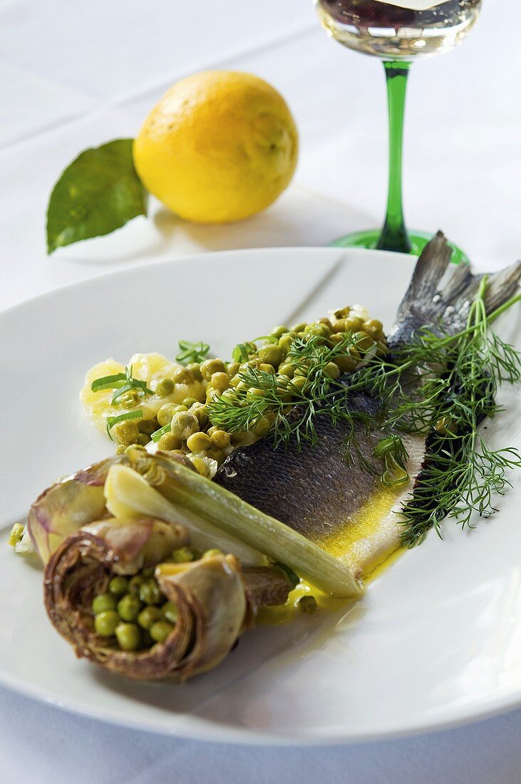 Gilthead bream with peas