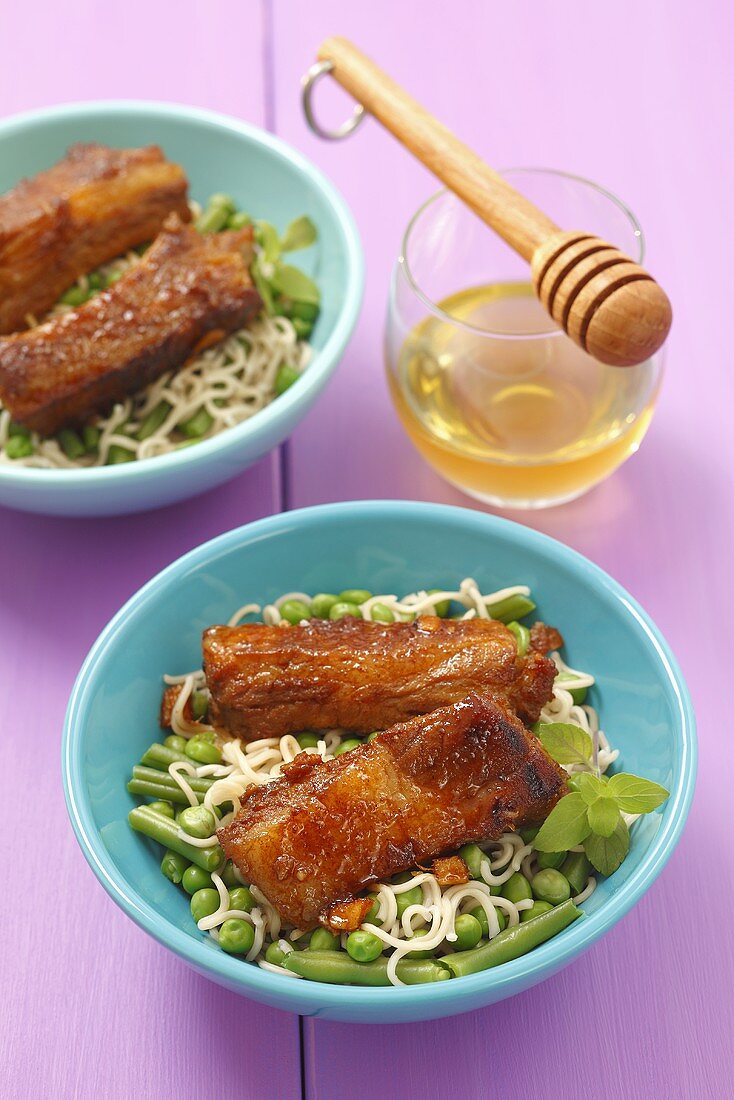 Pork ribs marinated in honey with peas and beans