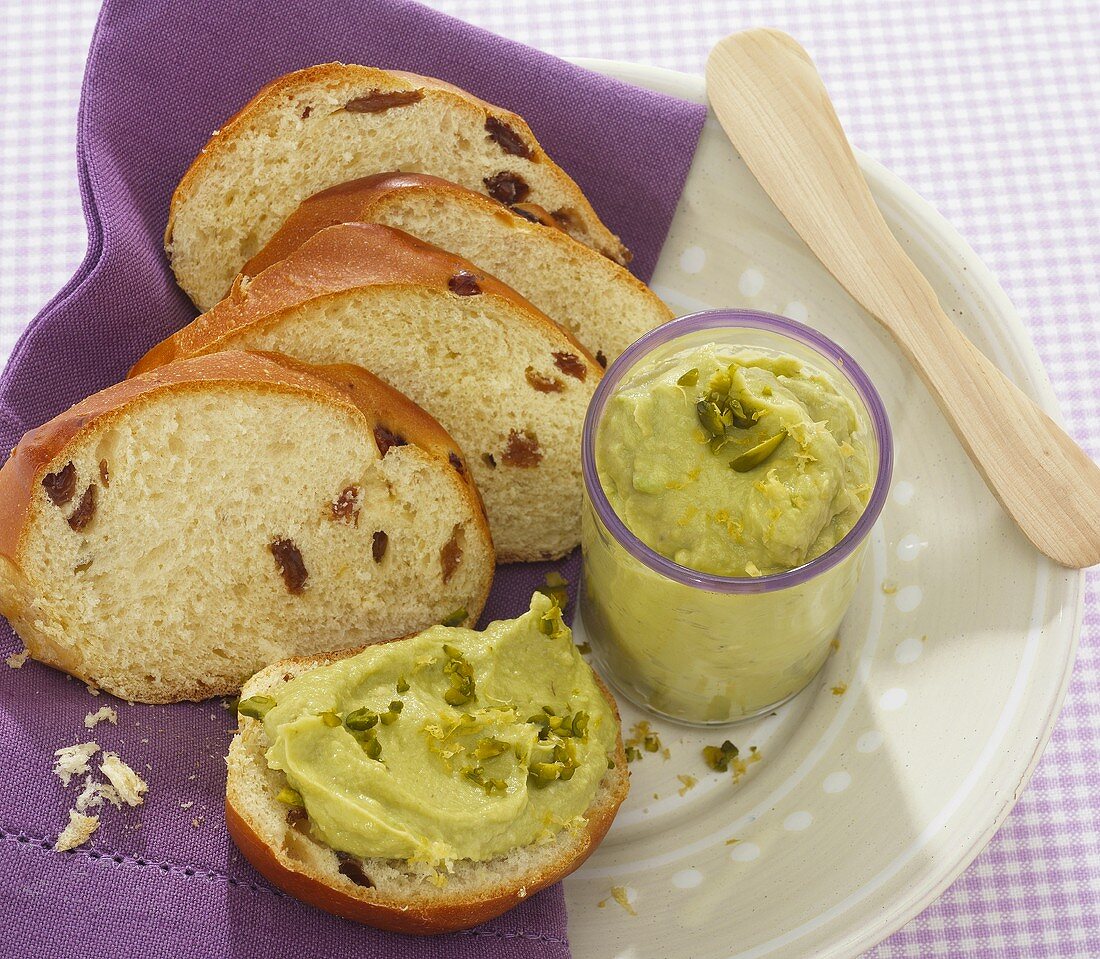 Avocado and lemon cream with pistachios and raisin bread