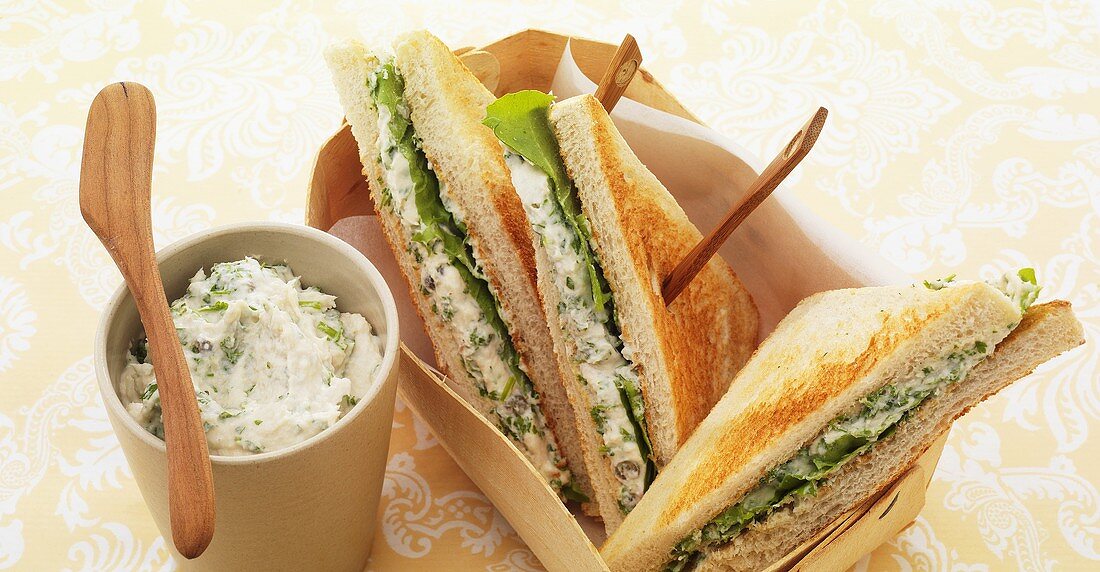 Toasted fish cream and salad sandwiches