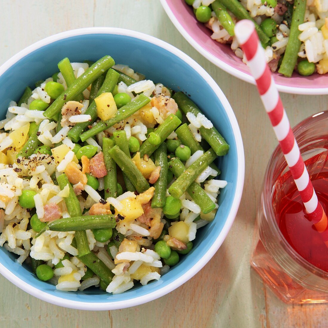 Rice salad with beans and bacon