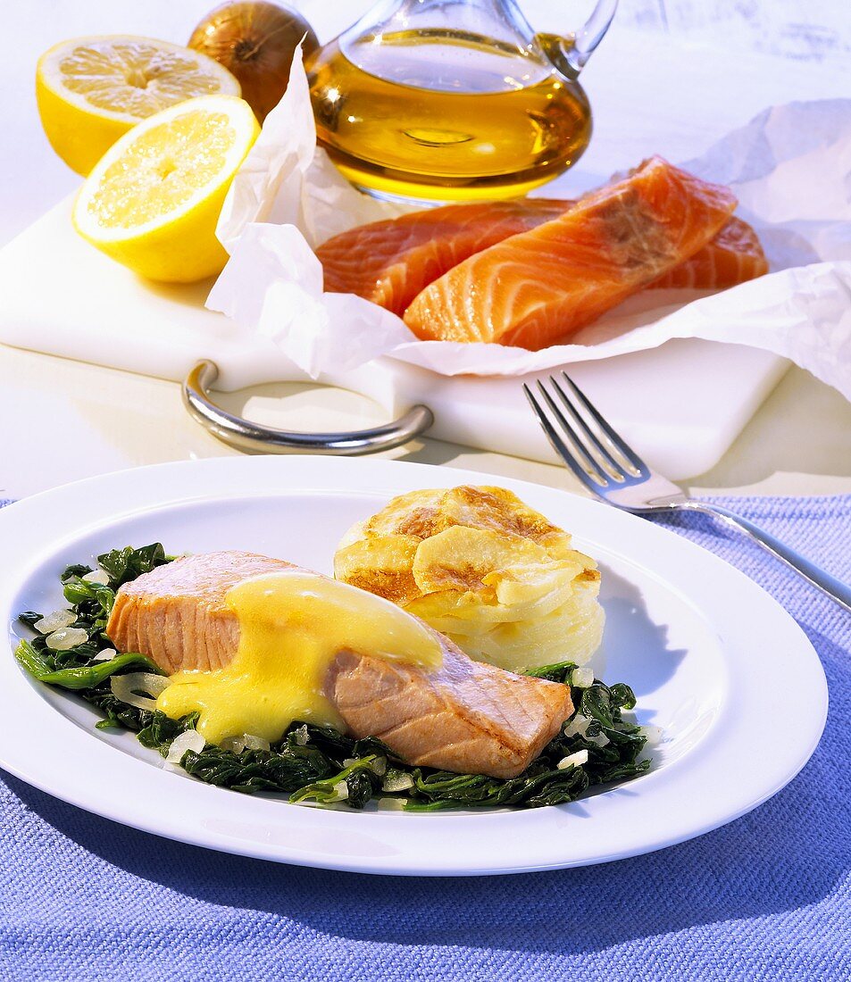 Salmon fillet with saffron sauce, spinach and potatoes au gratin