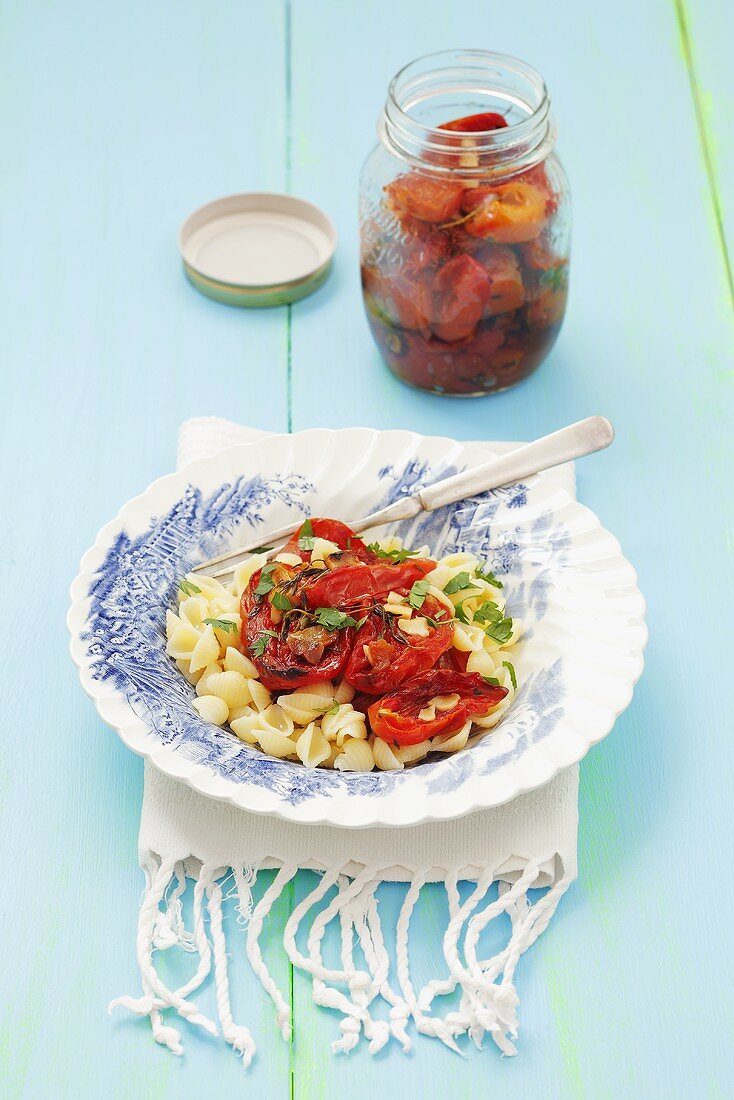 Conchiglie with pickled tomatoes