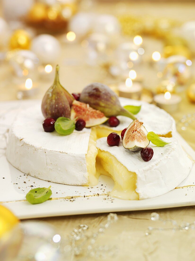 Brie with figs and cranberries for Christmas dinner