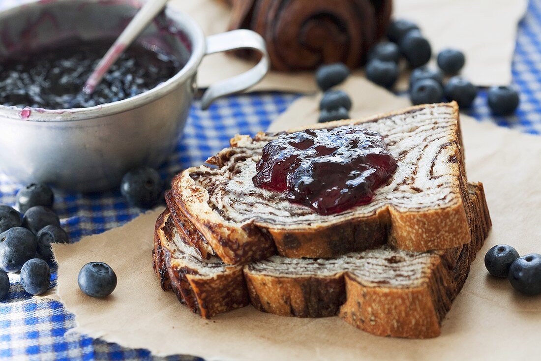 Yeast cake with blueberry jam