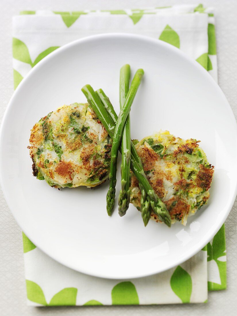 Bubble and Squeak mit grünem Spargel (England)