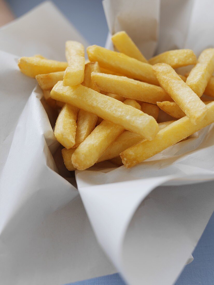 Pommes frites in Papier