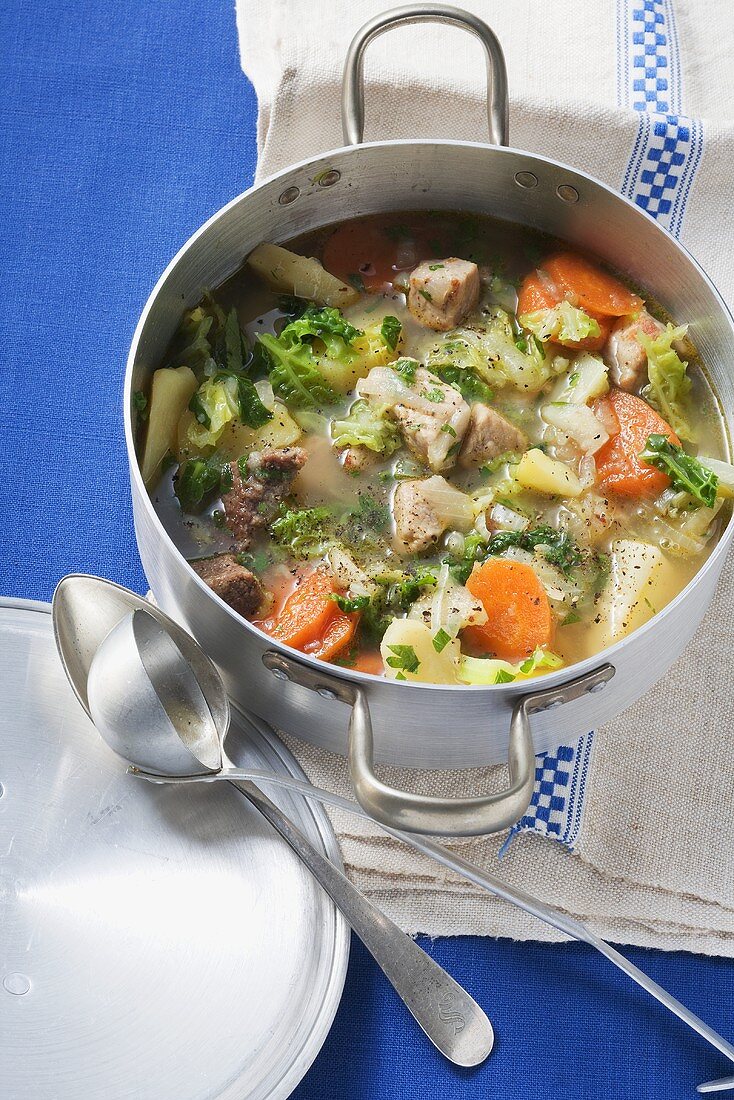 Pichelsteiner stew (Meat and vegetable stew)