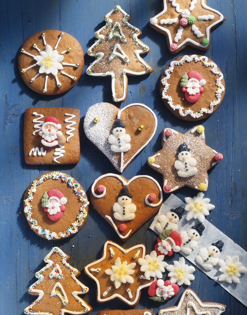 Honey gingerbread in various shapes