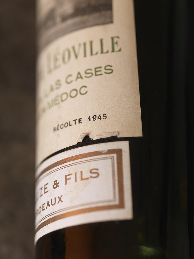 Rotweinflasche mit Etikett (Leoville-las-Cases)