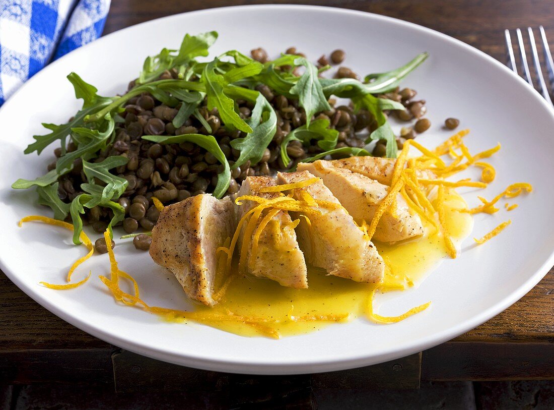 Hähnchenbrust mit Orangensauce und Linsensalat