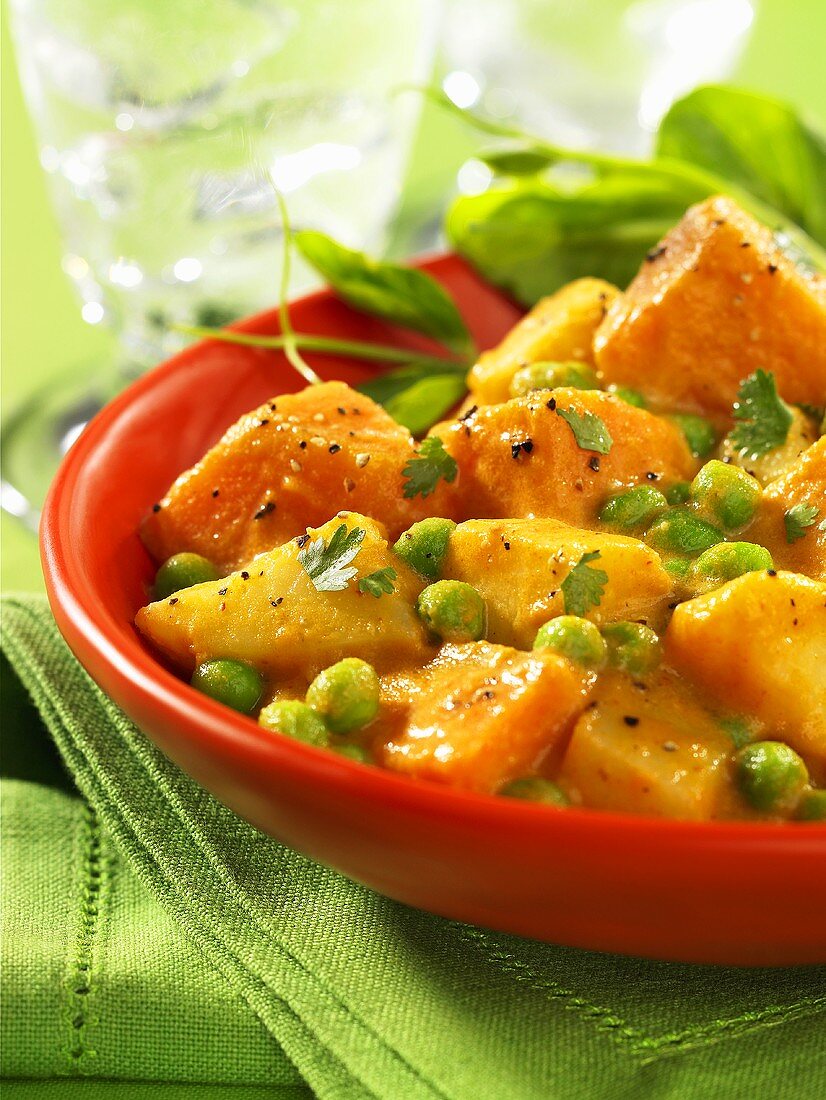 Potato curry with peas