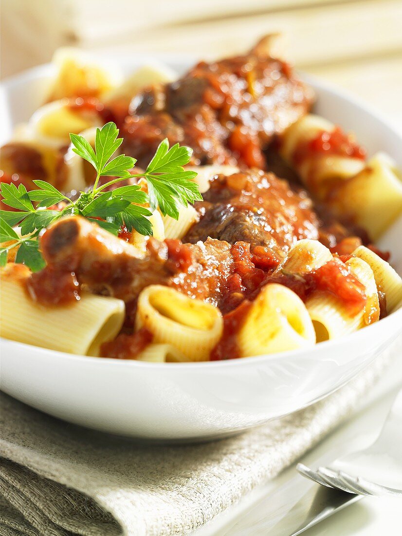 Pork ribs with rigatoni