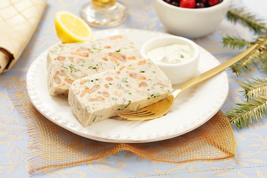 Thunfischterrine mit Shrimps und Schnittlauch