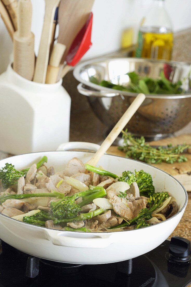 Sliced pork with broccoli in sherry sauce