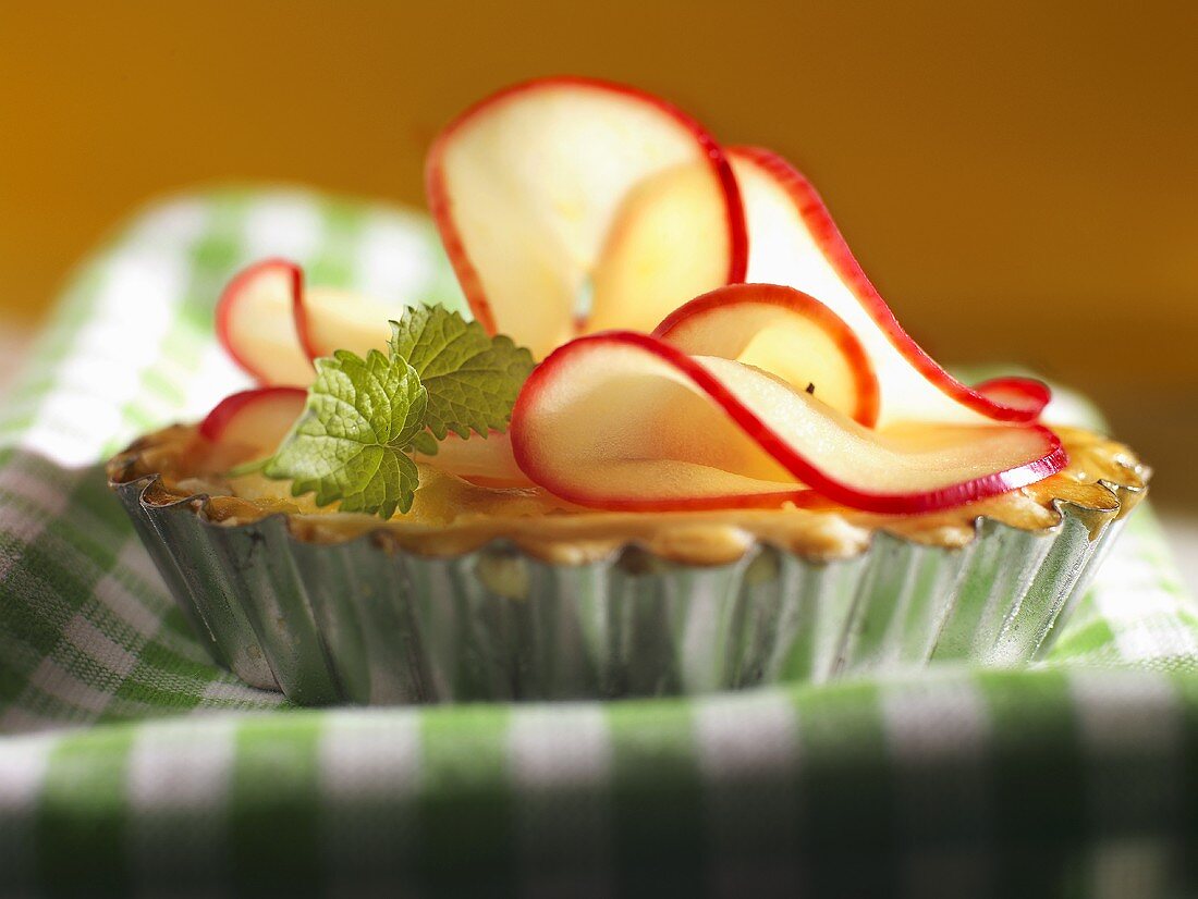 Mini apple tart with lemon balm