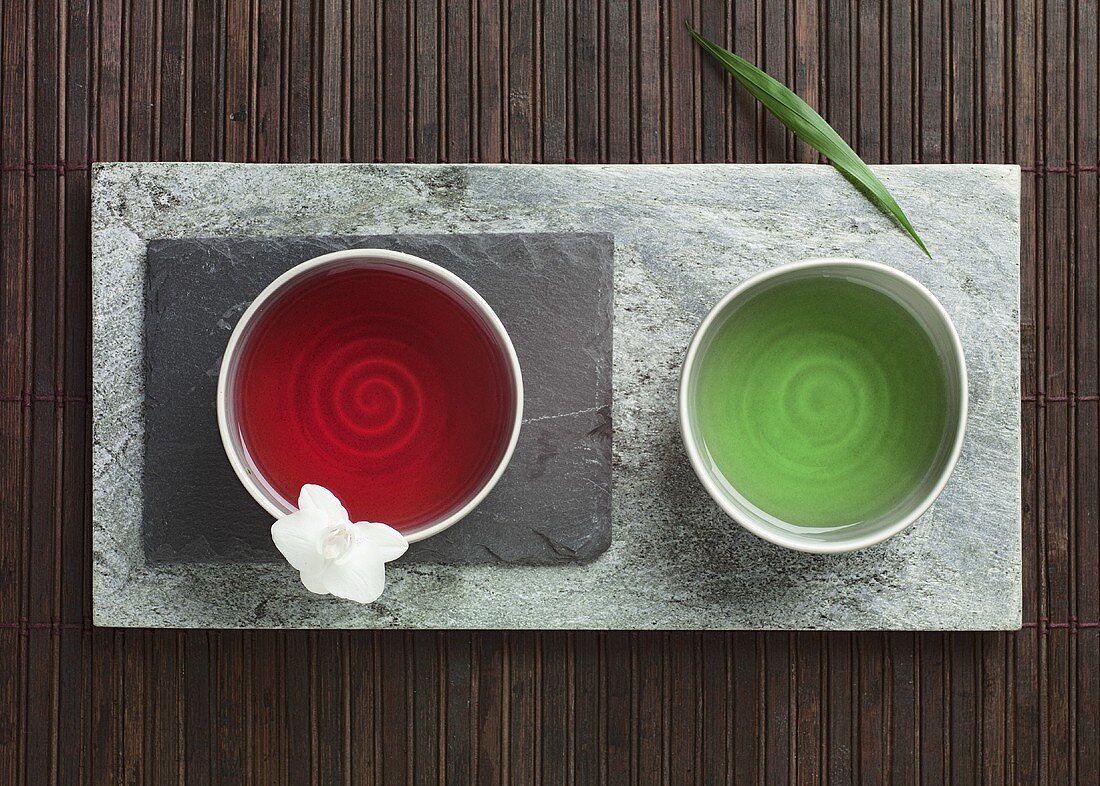 Two sorts of tea in bowls in a slab of stone