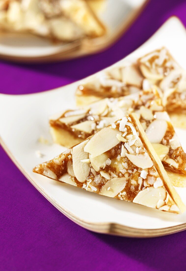 Almond-toffee slices