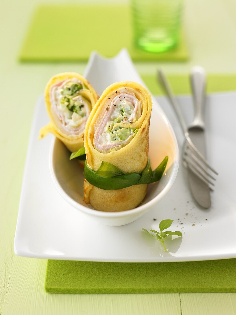 Pancake wraps with Chinese cabbage