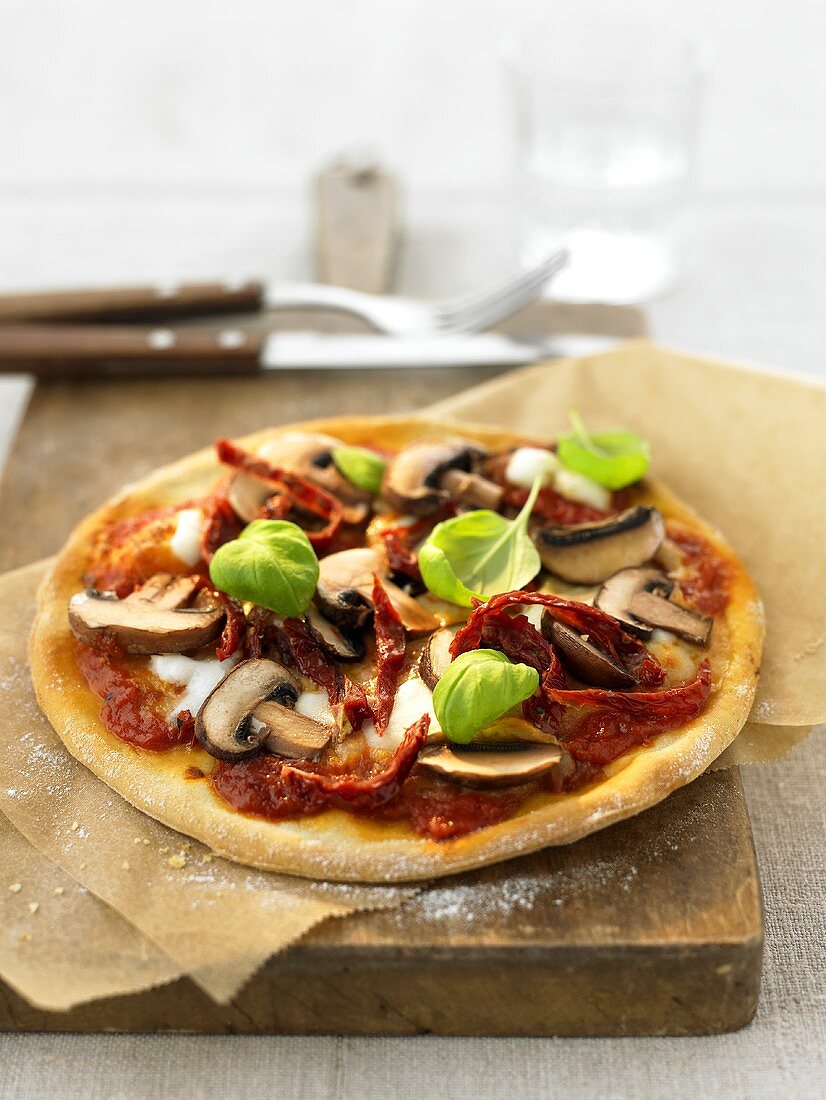 Pizza with mushrooms and dried tomatoes