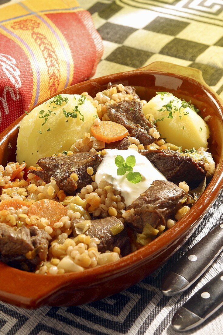 Venison goulash á la Brandenburg with barley