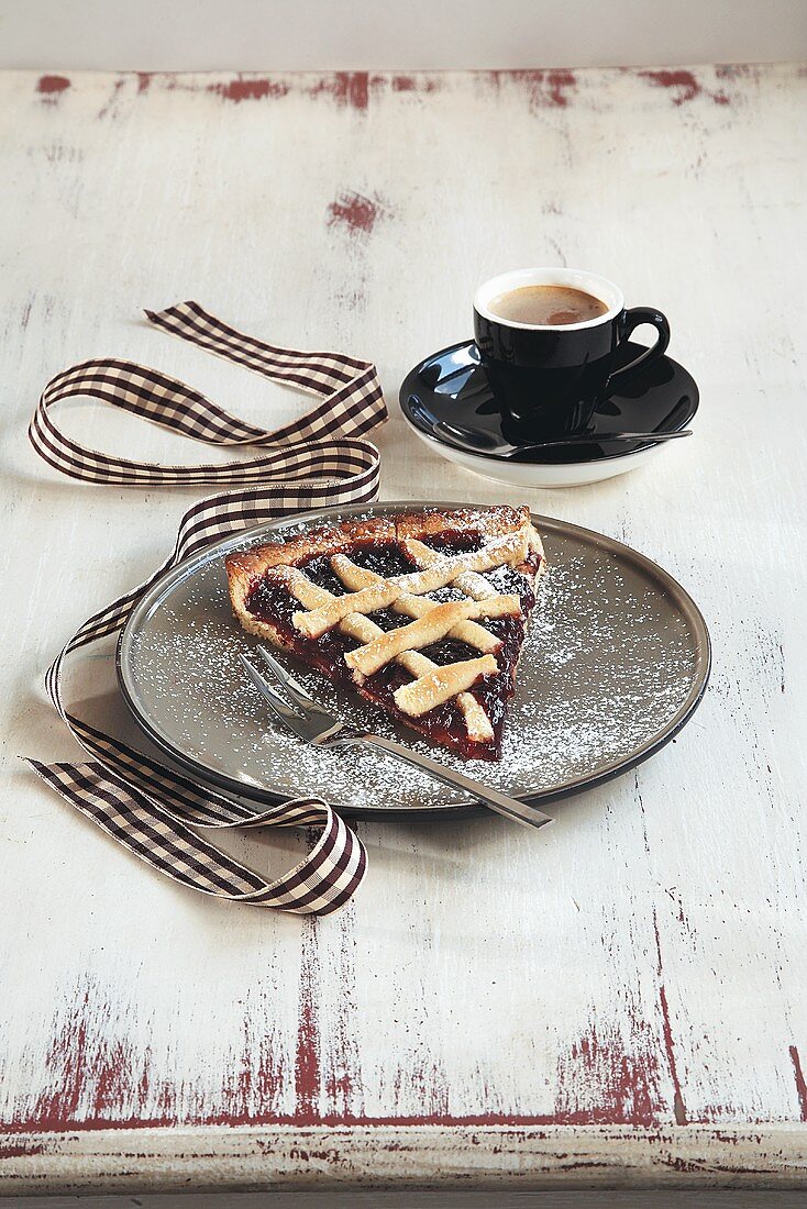 Crostata (Kuchen mit Marmelade und … – Bild kaufen – 358828 Image ...