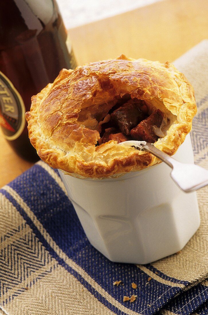 Pie mit Rindfleisch, Pilzen und Schinken (England)