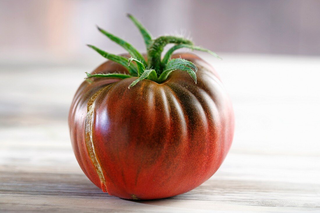 Eine Heirloom Tomate
