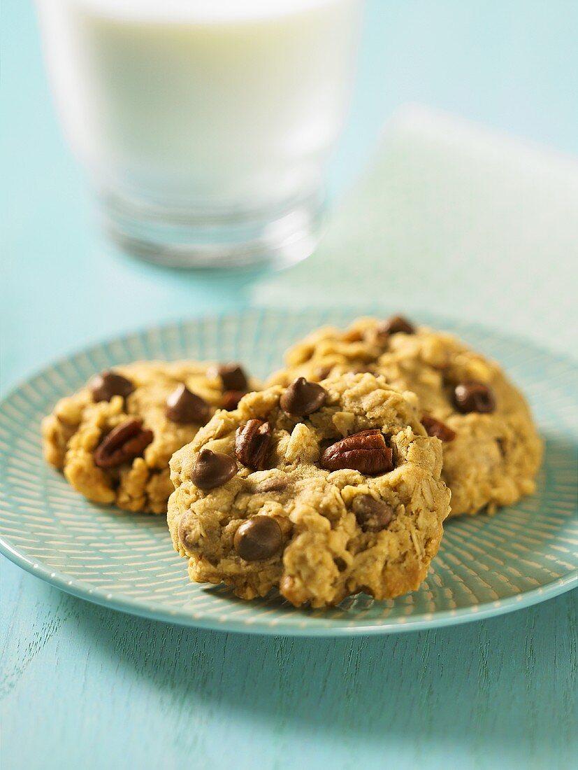 Pecan nut biscuits with chocolate chips